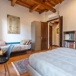 Apartment Guesthost - La Casa Nel Pineto With Pool & Parking