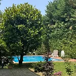 Apartment Guesthost - La Casa Nel Pineto With Pool & Parking Ferrara