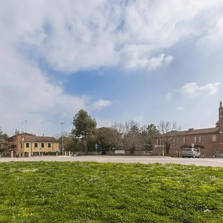 Guesthost - La Casa Nel Pineto With Pool & Parking Daire