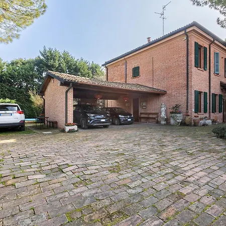 Daire Guesthost - La Casa Nel Pineto With Pool & Parking Ferrara