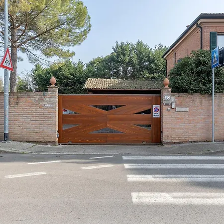 Guesthost - La Casa Nel Pineto With Pool & Parking Daire *