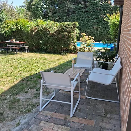 Guesthost - La Casa Nel Pineto With Pool & Parking شقة فيرّارا