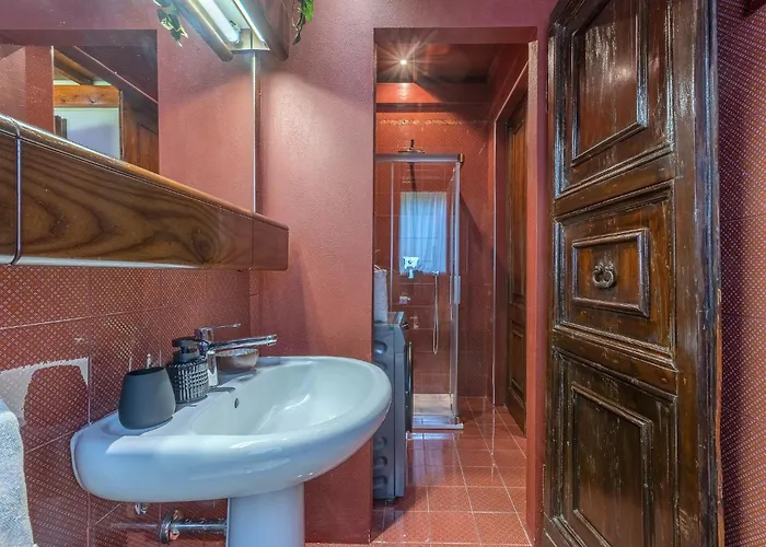 Guesthost - La Casa Nel Pineto With Pool & Parking Apartment