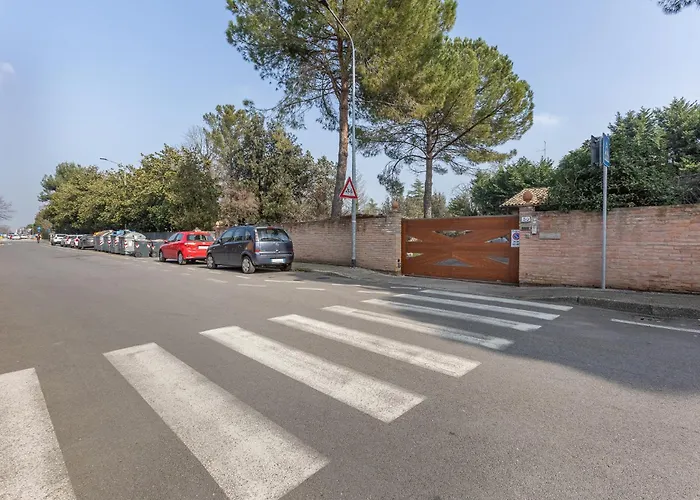 Guesthost - La Casa Nel Pineto With Pool & Parking Ferrara