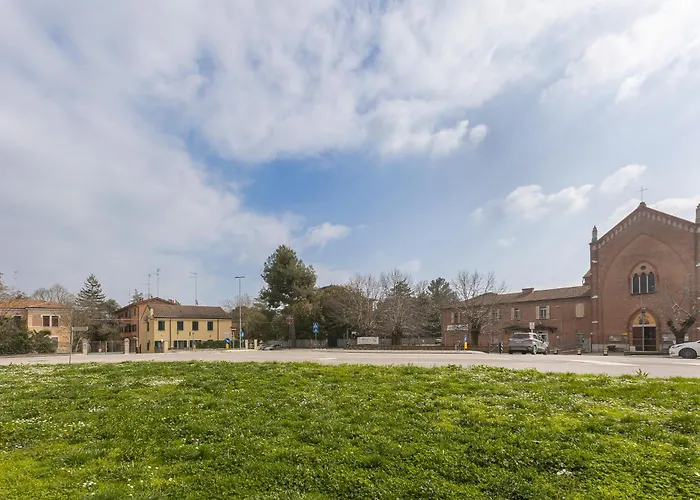 Guesthost - La Casa Nel Pineto With Pool & Parking Apartment