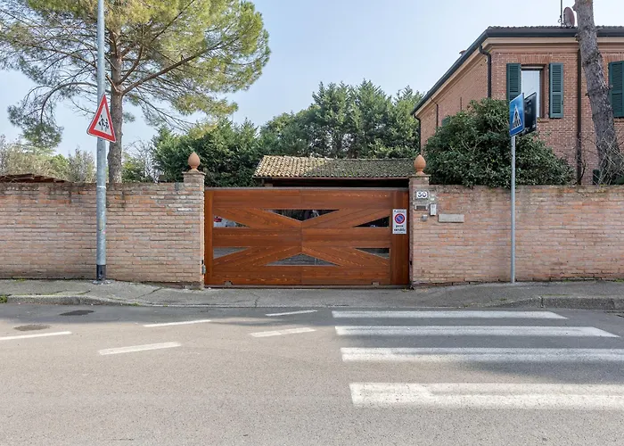 Guesthost - La Casa Nel Pineto With Pool & Parking Apartment *