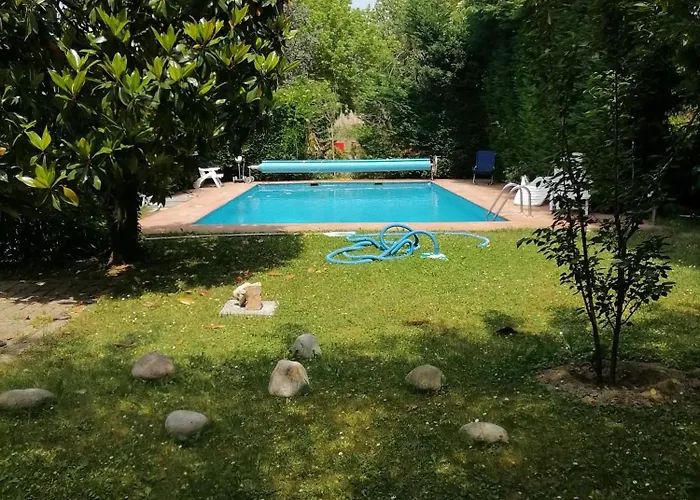 Guesthost - La Casa Nel Pineto With Pool & Parking Ferrara